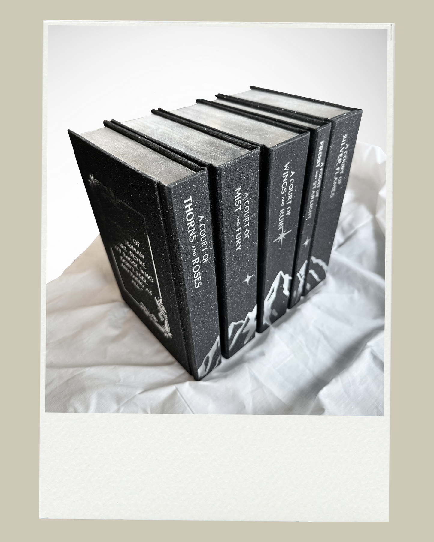 A Court of Thorns and Roses Series - Sarah J. Maas | Night Court Editions